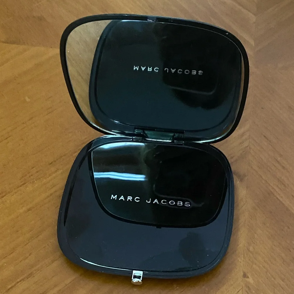 Marc Jacobs Light Filtering Contour Powder